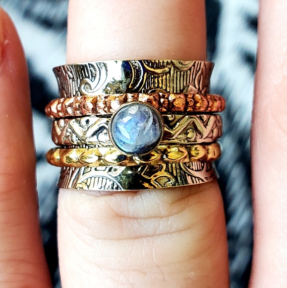 Handmade Jewelry - New Rainbow Moonstone 925 Silver Two Tone Spinner Ring.
